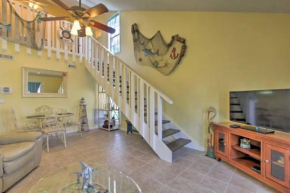 Cheerful 1-bedroom townhouse w/ pool and golf cart